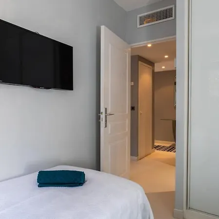 Appartamento 2-br With Terrace & Swimming Pool