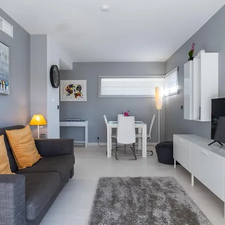 Appartamento 2-br With Terrace & Swimming Pool *