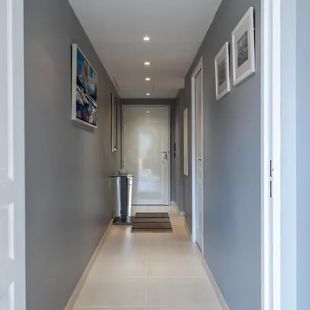 2-br With Terrace & Swimming Pool Appartamento *